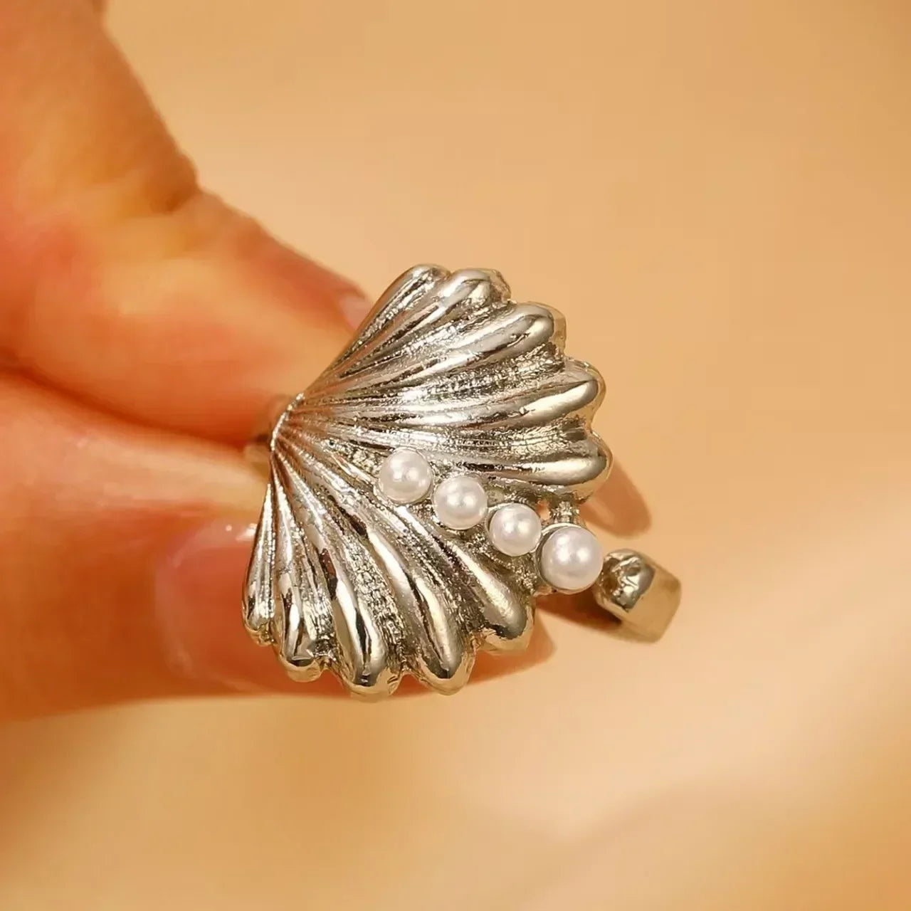 Vintage Originality String of Beads Elastic Cord Heart Shape Shell Pendant Rings for Women Elegant Round Bead Rings Jewelry Gift