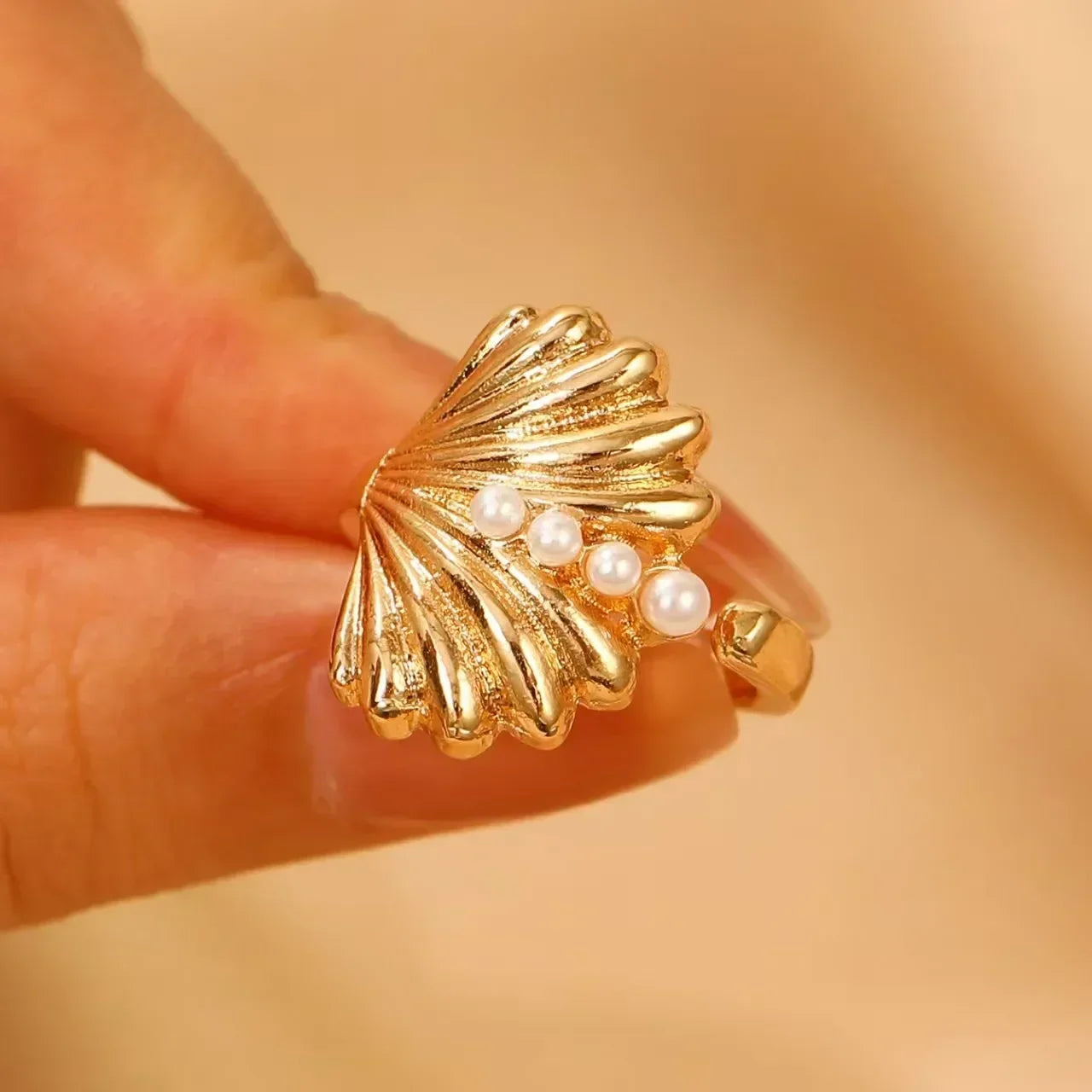 Vintage Originality String of Beads Elastic Cord Heart Shape Shell Pendant Rings for Women Elegant Round Bead Rings Jewelry Gift