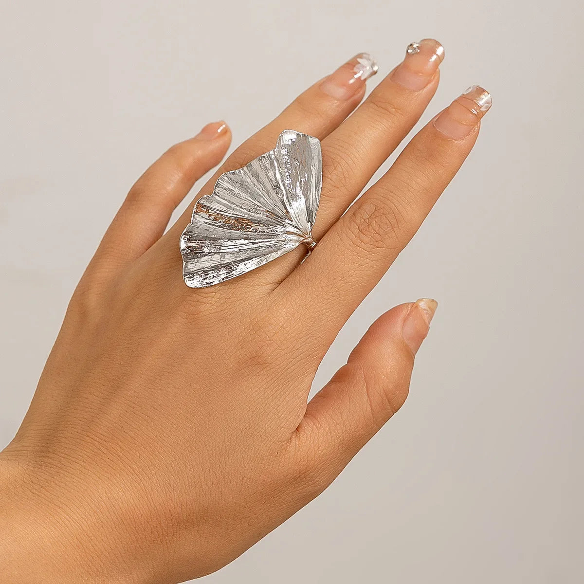 Ginkgo Leaf Ring for Women Men Fashiontrend Classic Metal Pleated Personality Leaf Fan-Shaped Finger Ring Punk Party Jewelry