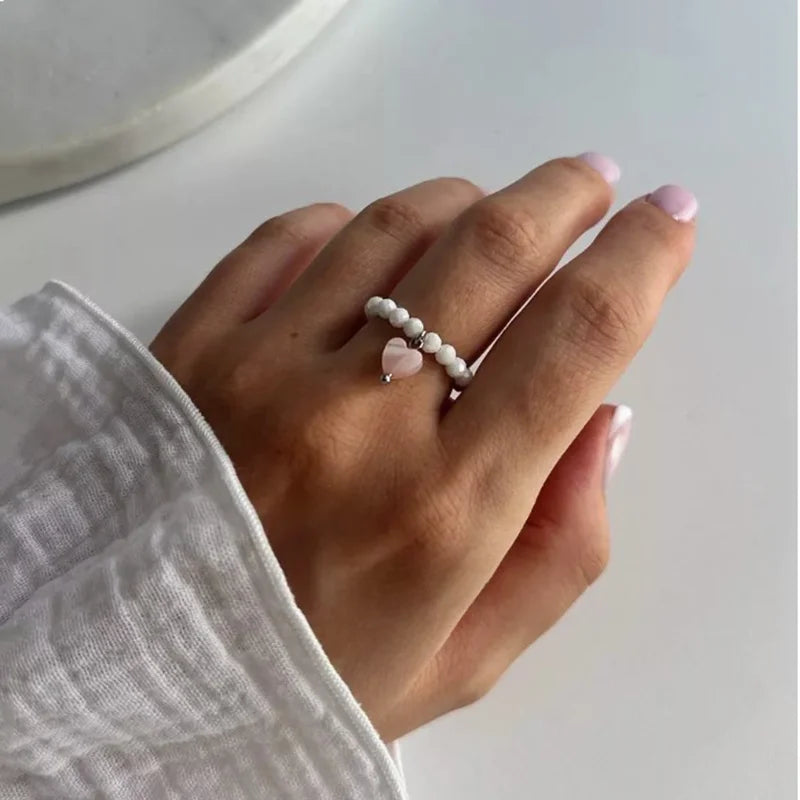 Vintage Originality String of Beads Elastic Cord Heart Shape Shell Pendant Rings for Women Elegant Round Bead Rings Jewelry Gift