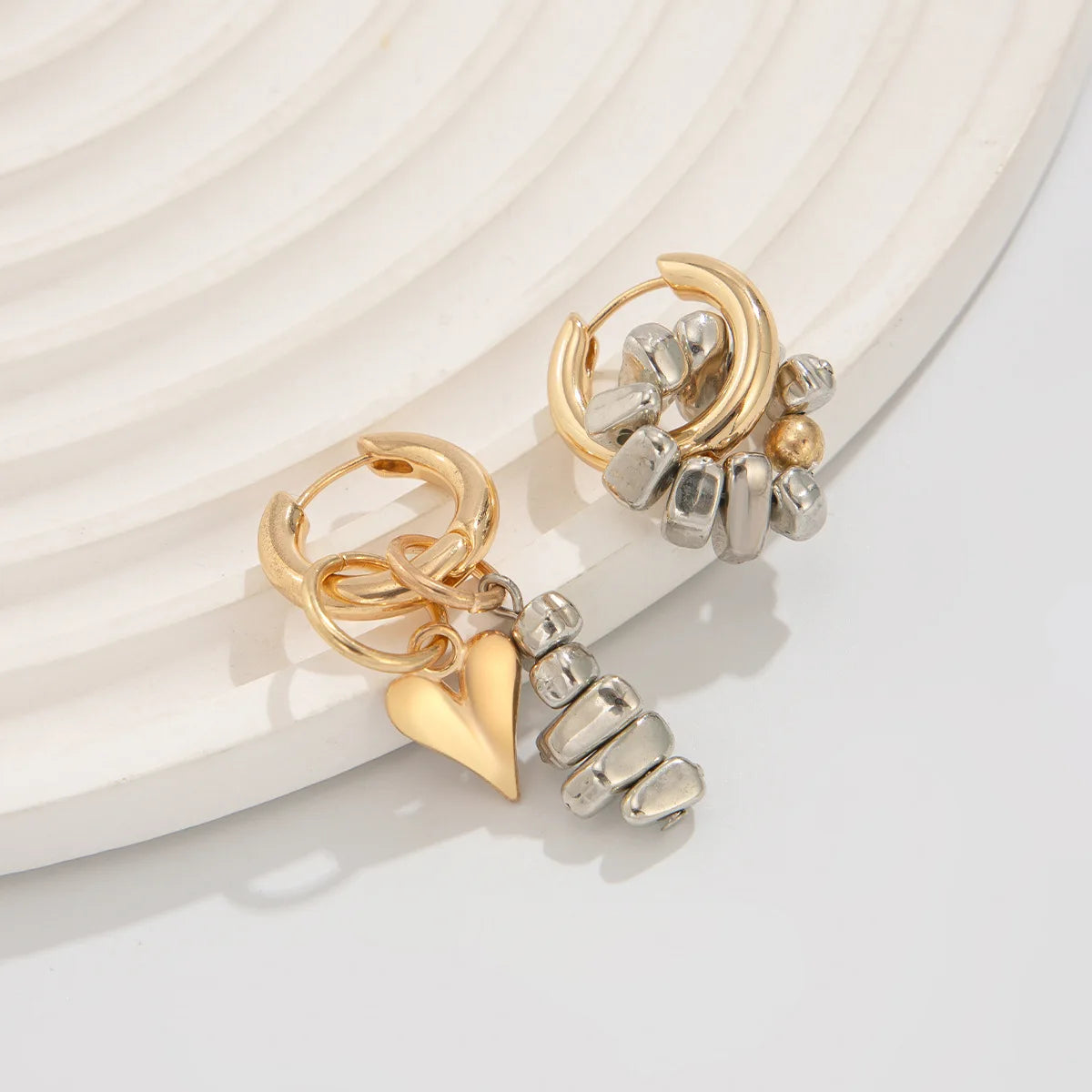 Retro Simple Heart shaped Pendant Necklace 2025 Multi layer Sweet Creative Irregular String Style Girl Fashion Birthday Jewelry